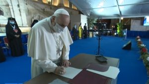 Firma del Papa del llamamiento por la paz