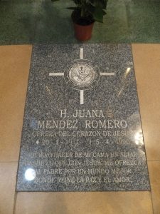 Lápida que cubre la tumba de la H. Juanita