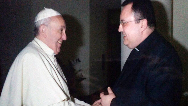 El Papa saluda a Alberto Royo Mejía