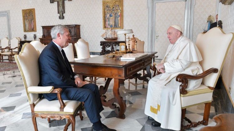 Filippo Grandi se reúne con el Papa Francisco