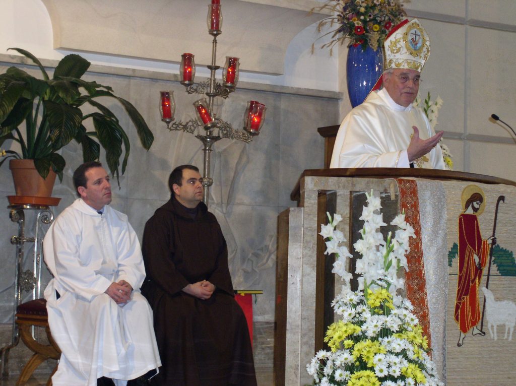 Granada: El Cardenal Amigo en la misa de Fray Leopoldo