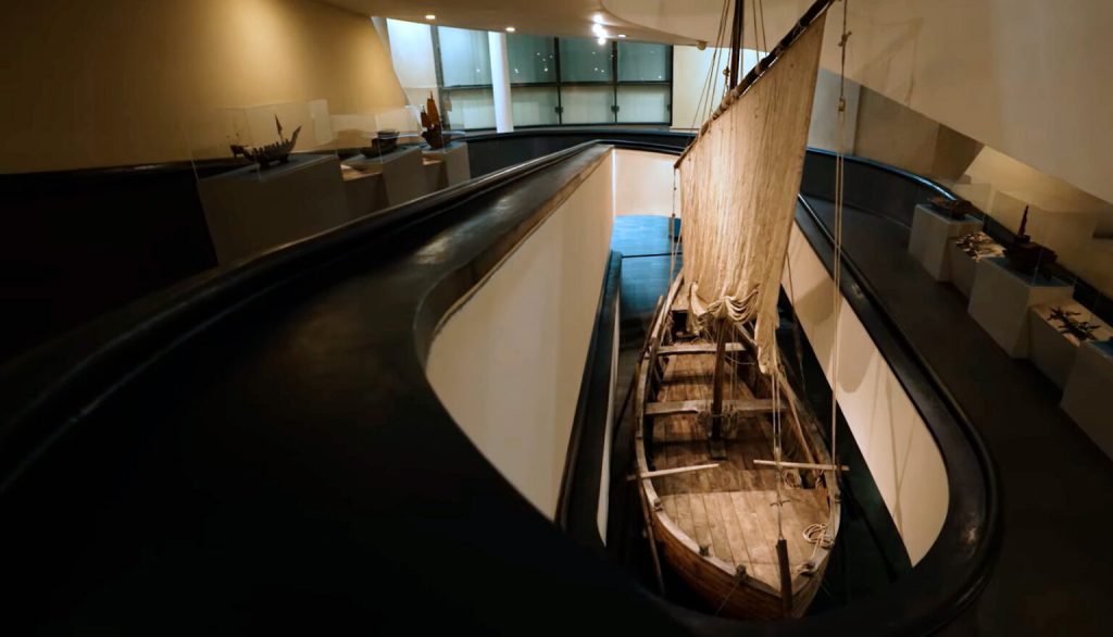 Los Museos Vaticanos albergan una réplica de la barca de san Pedro de 9 metros de eslora